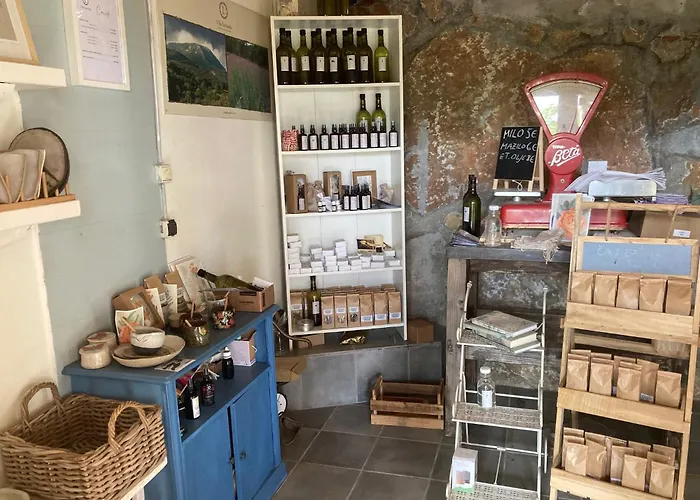 Mobile House On A Herbs Farm Glamping